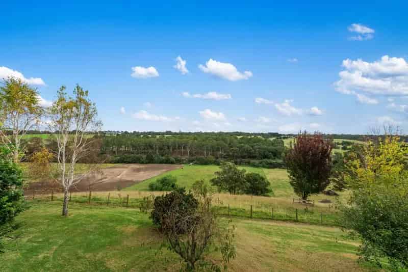 Buy Rural Property in Tambo River with Spacious Home and Jetty