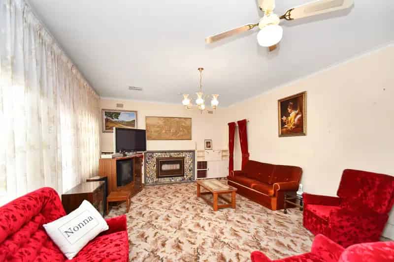 House for Sale in Broken Hill with 3 Bedrooms and Spacious Living Areas
