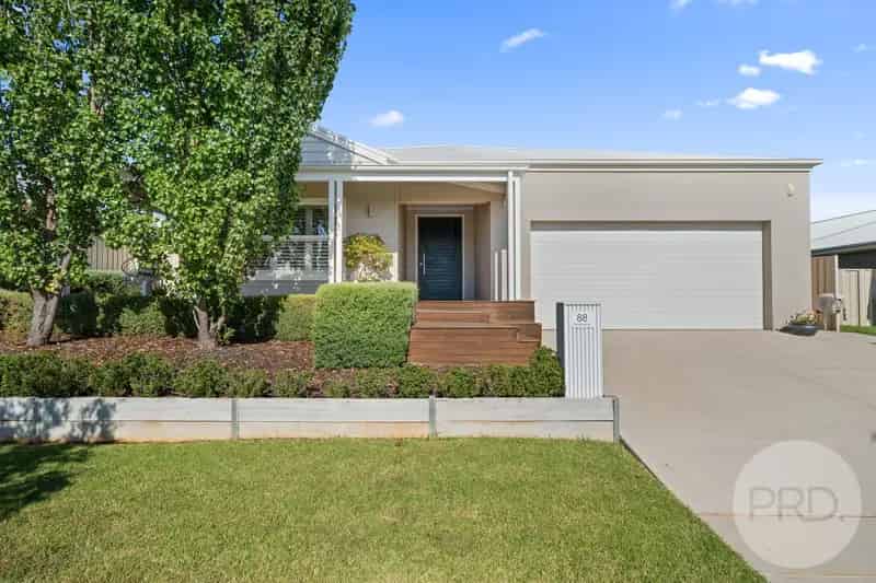 Family Home Overlooking Parkland