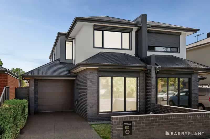 Sophisticated Elegance in Albion’s Premier Enclave.