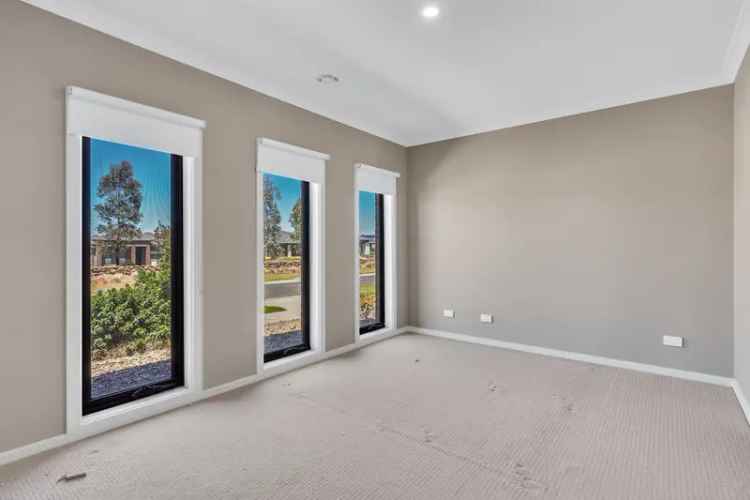 Spacious 4 Bedroom Family Home Wyndham Vale