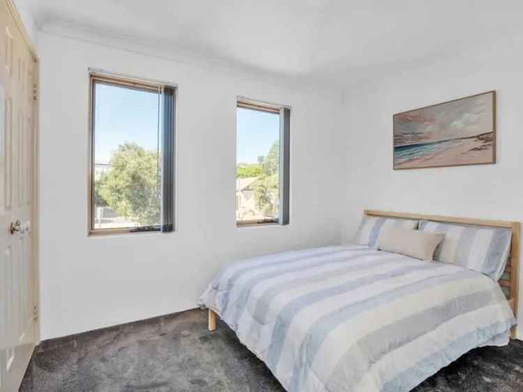 Leederville Townhouse 3 Bed 2.5 Bath No Strata Fees