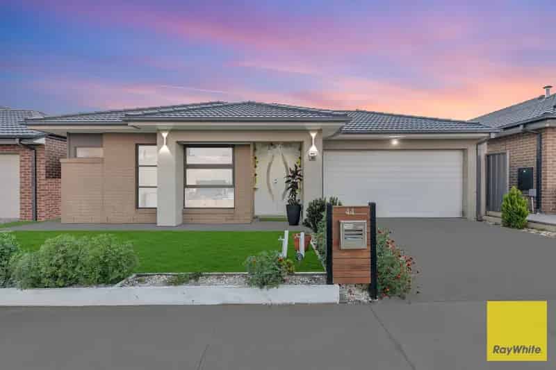 4 + 4 = (Lucky number 8) East Facing Approx 4 Years Old House on 448 SQM!!