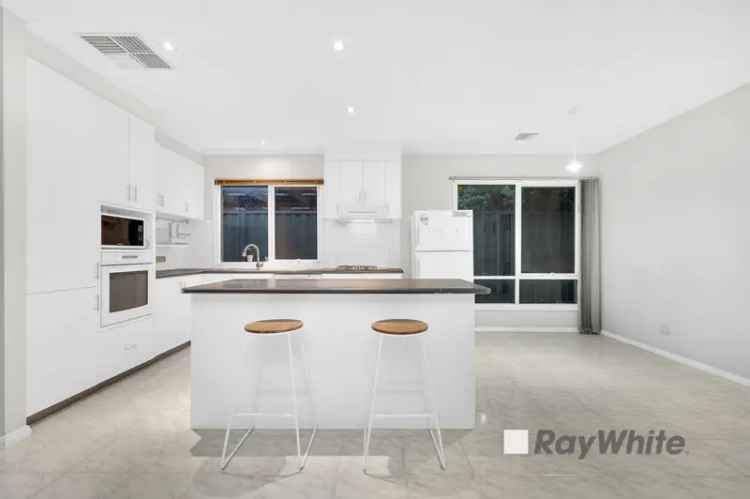 Spacious Family Living in Prime Narre Warren South Location