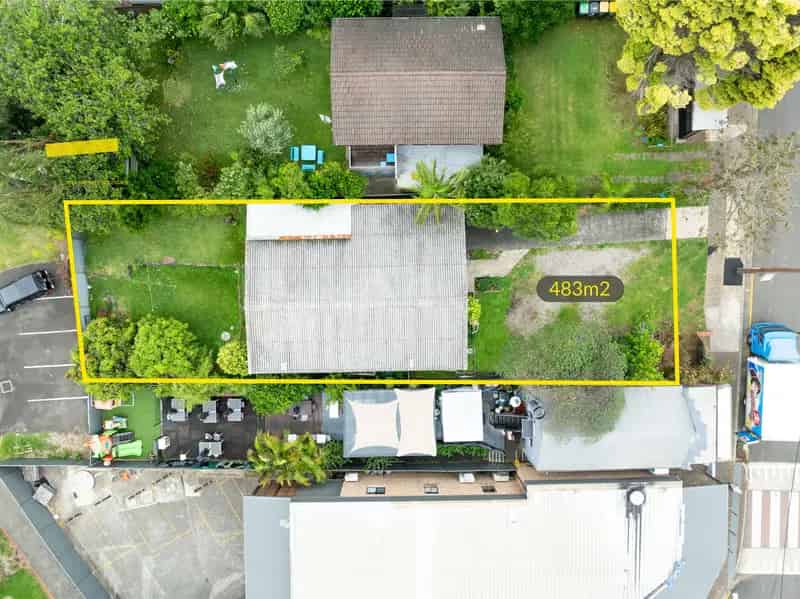 Buy House in Stanwell Park Near Beach with Investment Potential