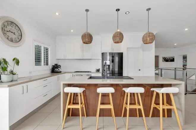 Luxury Cooma Home: Modern Design Spacious Family Living