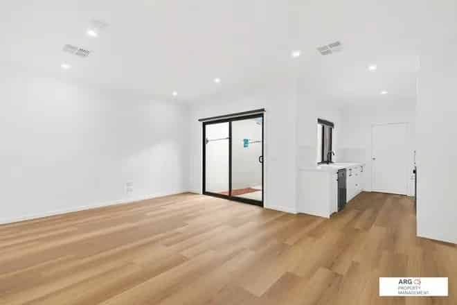 House For Rent , 67, Louisville Drive, Melbourne, Victoria