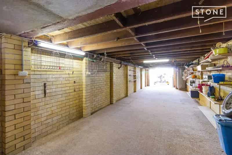 Lease 3 Bedroom Brick Home in Belmont North with Modern Features