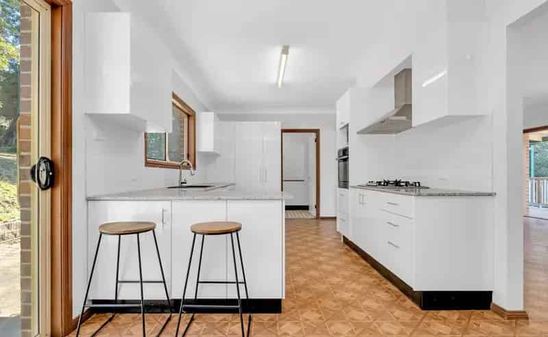 Real Estate For Lease - 10 Bellbird Avenue - Kurrajong Heights , NSW