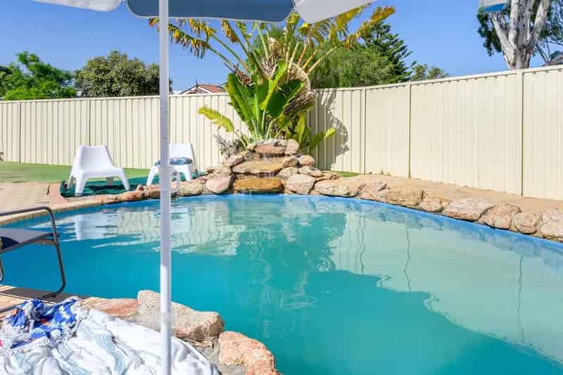 House For Sale - 42 Timberlane Loop, Cooloongup WA 6168