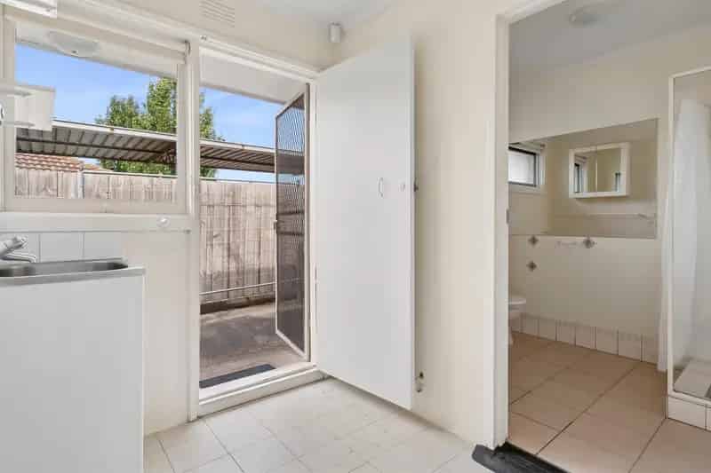 Spacious Courtyard & Move-In Ready Gem!