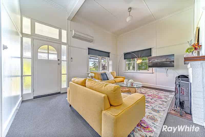 Charming Strathdale Retreat - A Perfect Blend of Comfort & Convenience