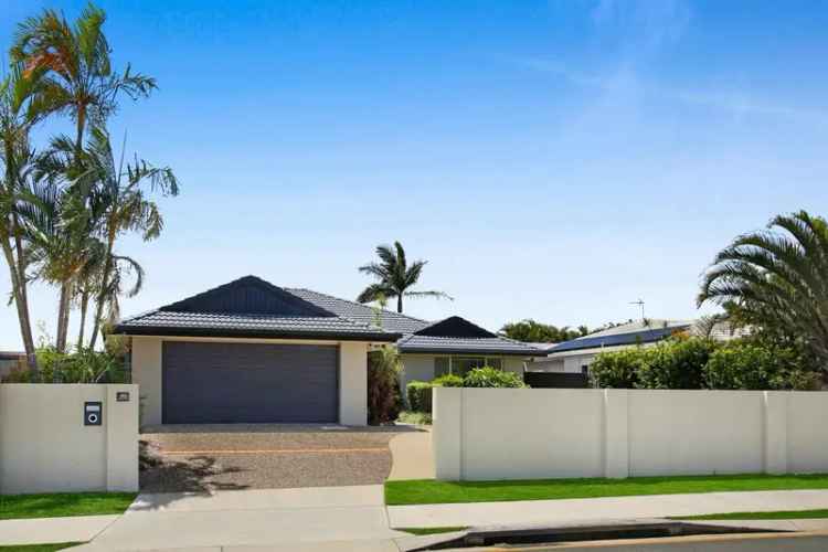 Modern family home close to Burleigh Beach!