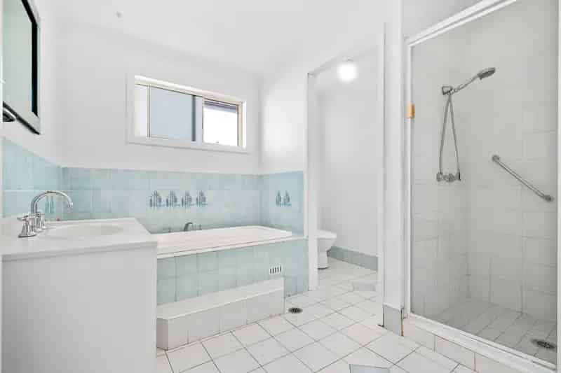 Comfort, Convenience & Lifestyle Await at 3 Leslie Ct