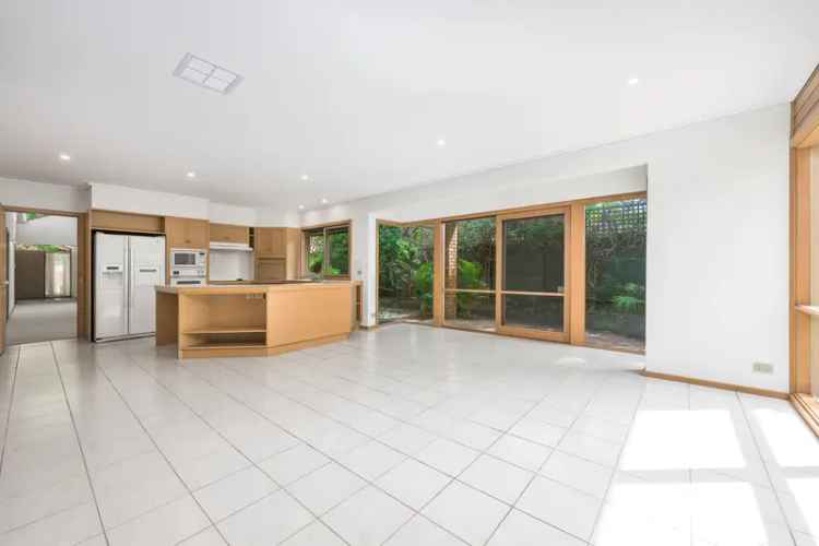 4 Bedroom 2 Bathroom Single Level Home 513m² Melbourne