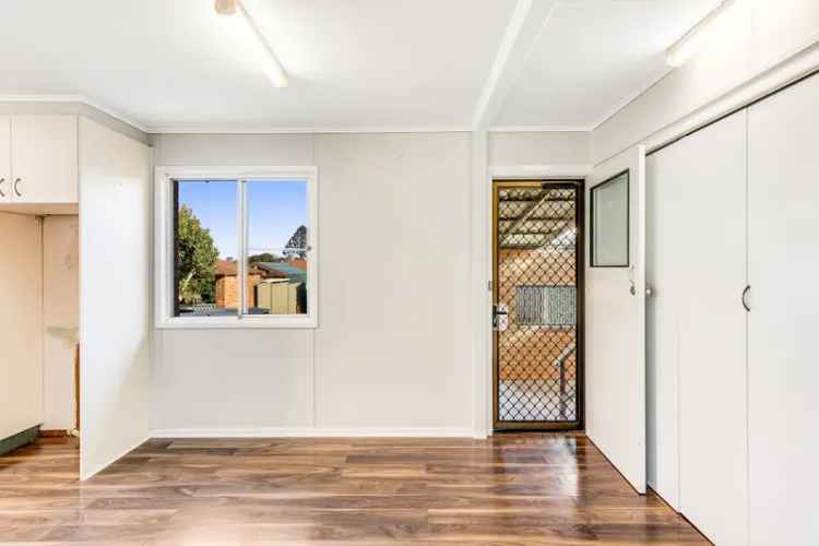 Brick and Tile Classic - Sought After Smithfield Estate - Superb Value