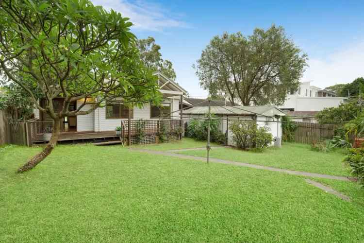 Rent beautiful three bedroom house in Sydney with modern features