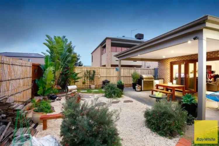 3 Bedroom Townhouse 220m2 Melbourne