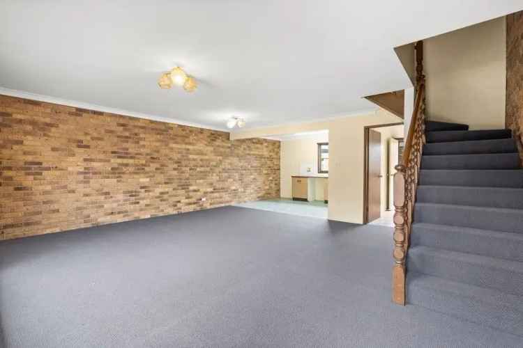 Investment Buy Townhouse in Muswellbrook with Spacious Layout