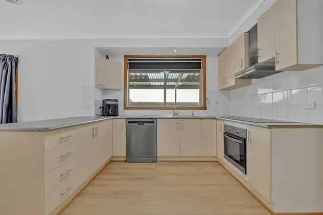 House For Sale , 11, Douglas Court, Melbourne, Victoria