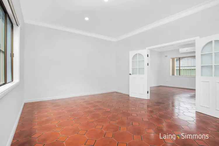 7 rooms house of 331 m² in Sydney
