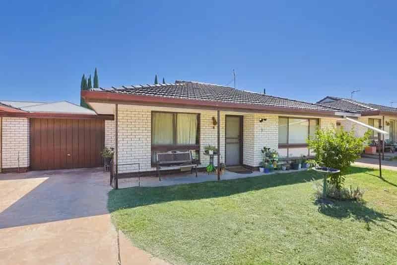NEAT UNIT, GREAT LOCATION