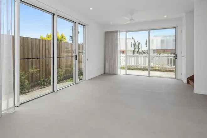 Brand New Townhouse in Natalia Complex Maroochydore