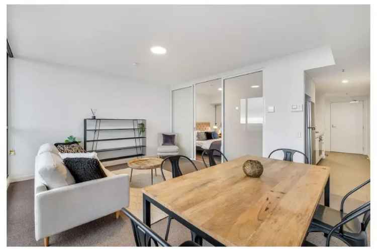 Rent 1 Room Apartment in Adelaide with Stunning Views and Amenities