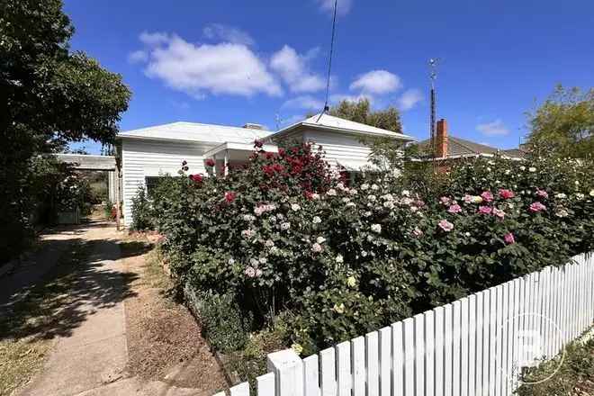 3 Bedroom Weatherboard Home Updated Modern Features