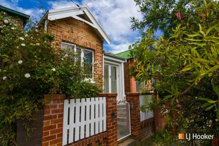 Rent full brick home with garden features on Chifley Road