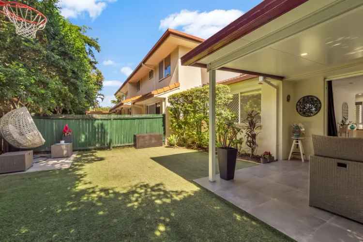 Renovated Townhouse Near Westfield Garden City