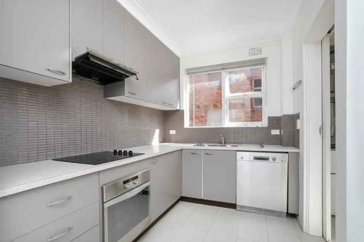 Manly Apartment for Lease - 2 Bed, Modern Kitchen, Balcony, Carspace