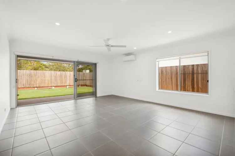 Modern 32 Prion Crescent Bellbird Park Home for Lease