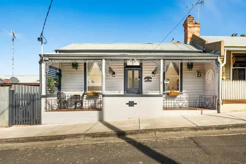 Charming & Versatile Cottage in a Prime Geelong Location
