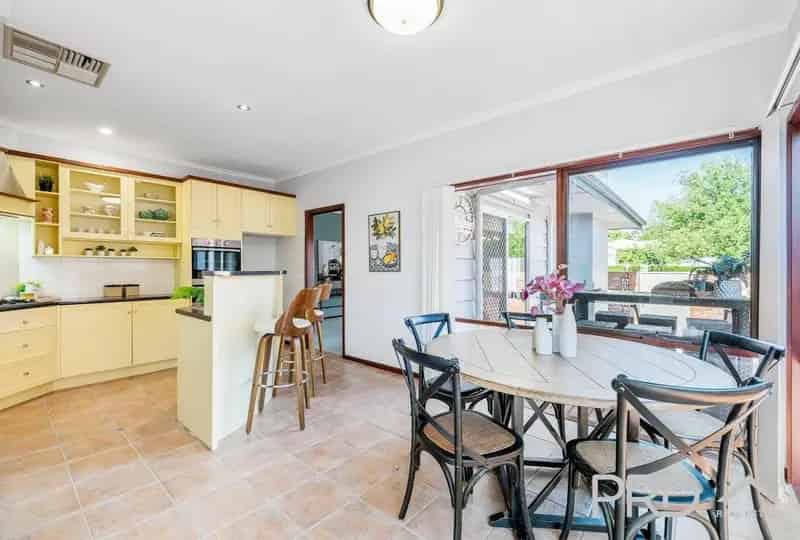 LOCATION, LOCATION-FAMILY LIVING!