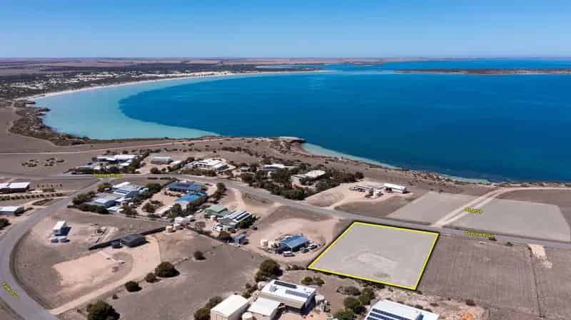 Build Your Dream Home on Expansive Residential Land in Perlubie