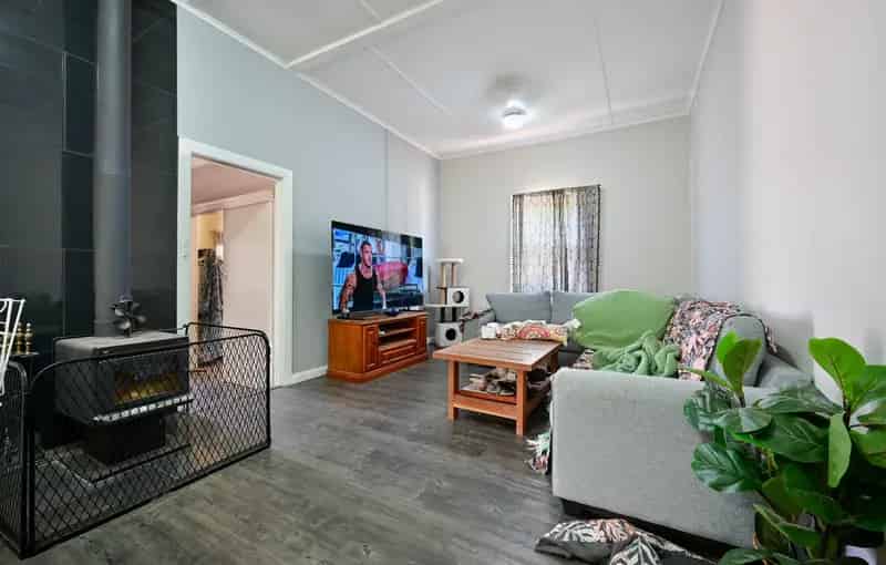 FAMILY HOME ON GREAT SIZE ALLOTMENT IN A DESIRABLE LOCATION