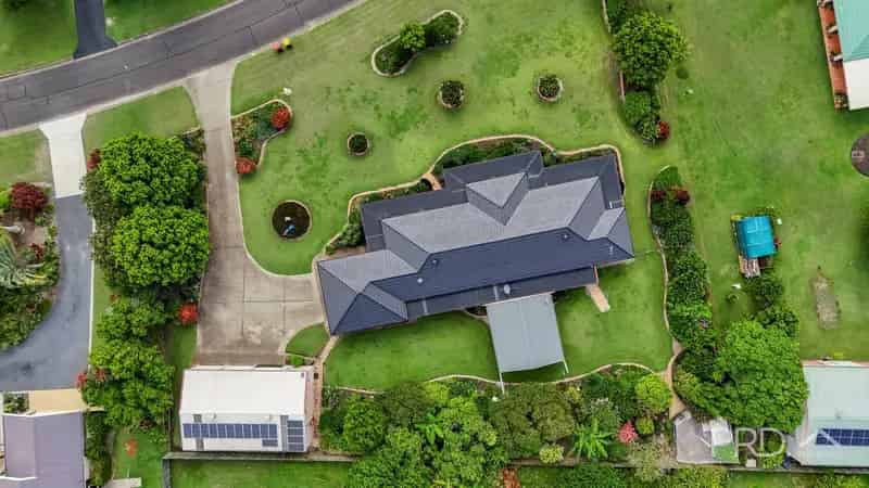 MASSIVE HOME ON A LEVEL 2,359 m2 BLOCK - 13m x 7.5m SHED WITH POWER - ALL WEATHER OUTDOOR LIVING - QUIET CUL DE SAC - JUST 4 KM TO BEACH & HOSPITALS