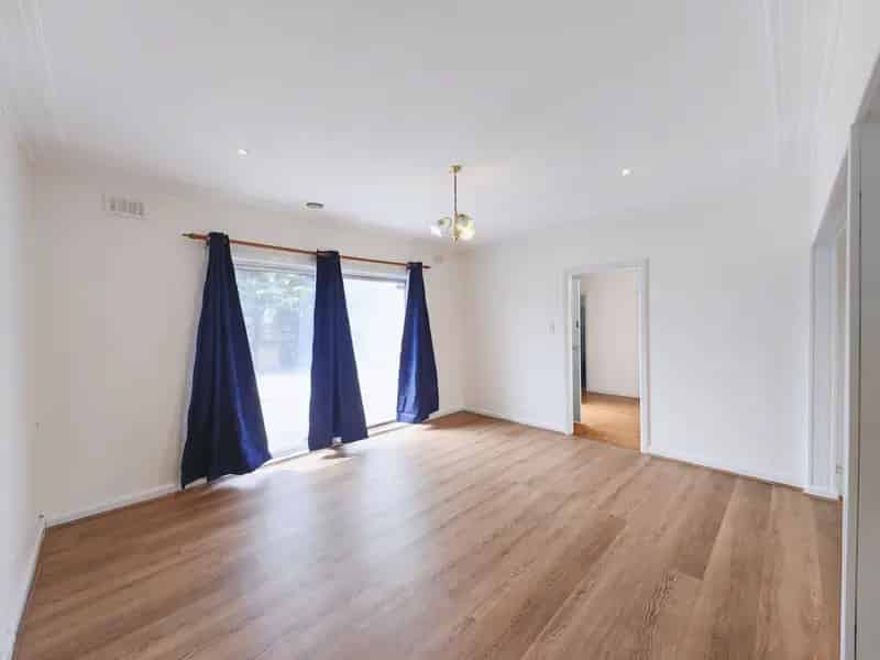 COZY THREE-BEDROOM TWO-BATHROOM HOUSE CLOSE TO CLAYTON SHOPPING PLAZA