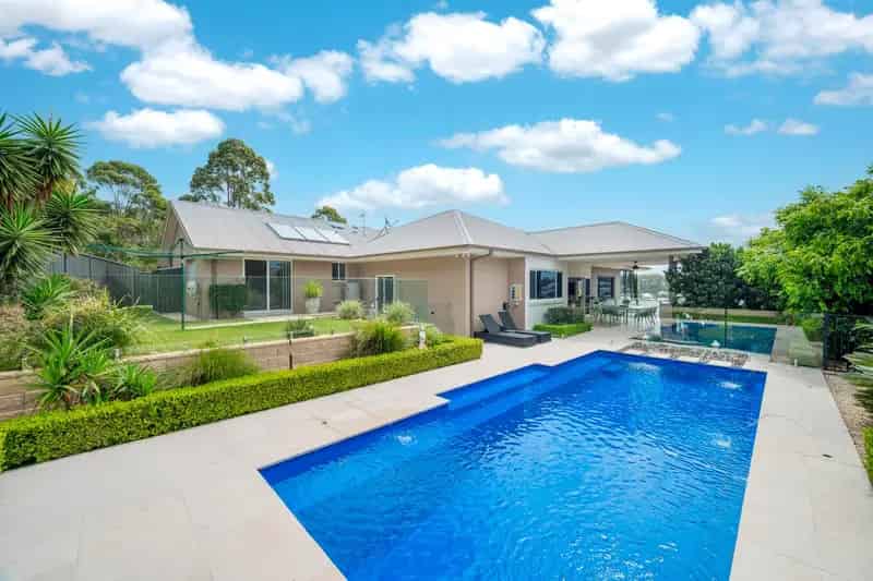 Ultimate Modern Family Living At Its Absolute Best!