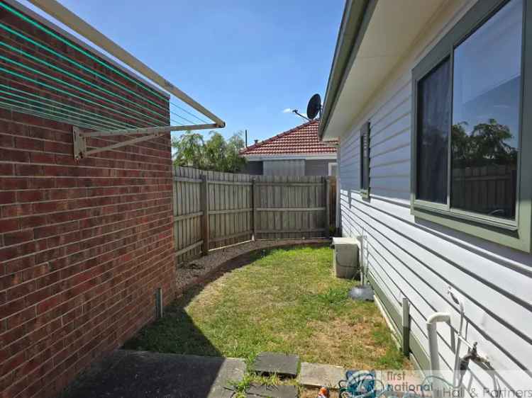 3 Bedroom 2 Bathroom House Melbourne