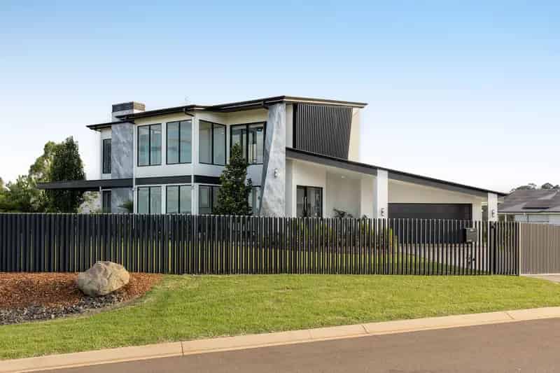 Luxury Buy House With 360 Degree Views in Toowoomba