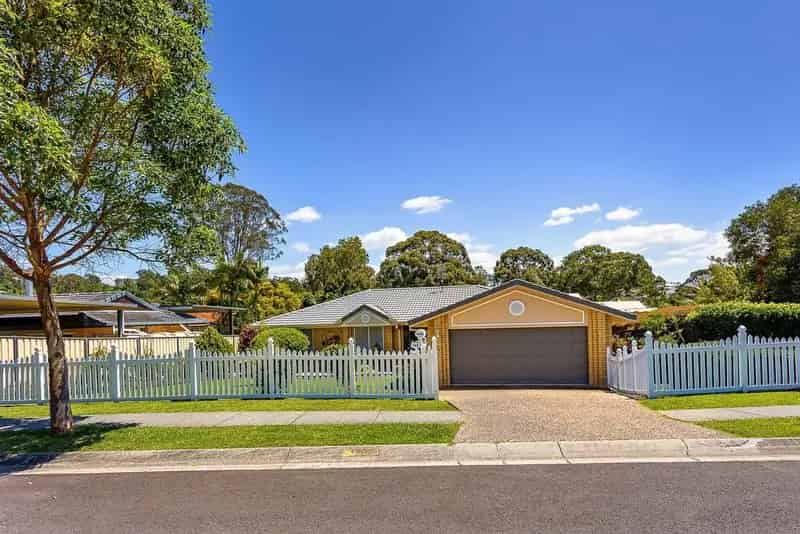 Beautiful Family Home for Rent in the Heart of Gold Coast's Hinterland!