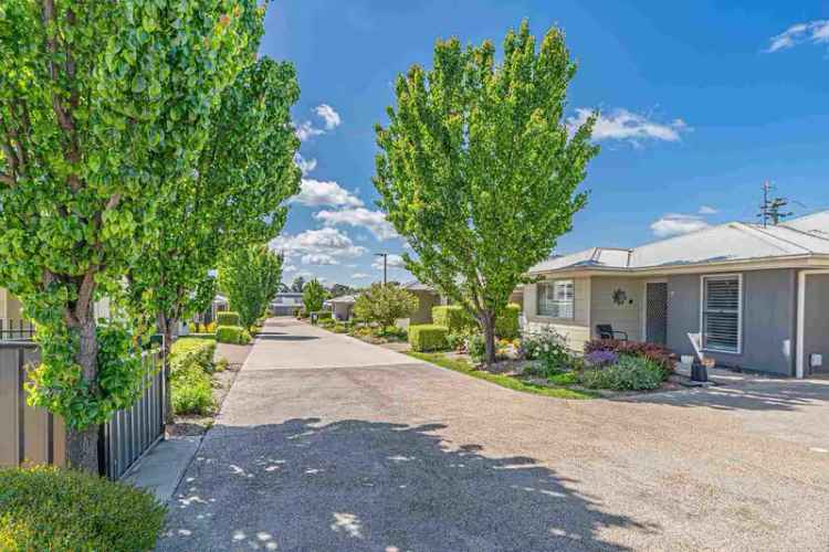 Buy Villa in Oak Tree Retirement Village Armidale with 2 Bedrooms and Community Features