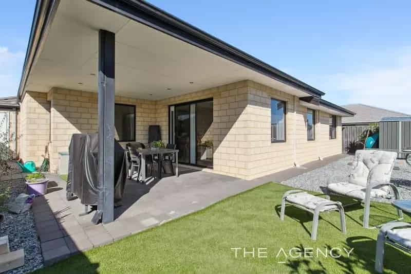 House For Sale - 5 Loveday Street, Ellenbrook WA 6069