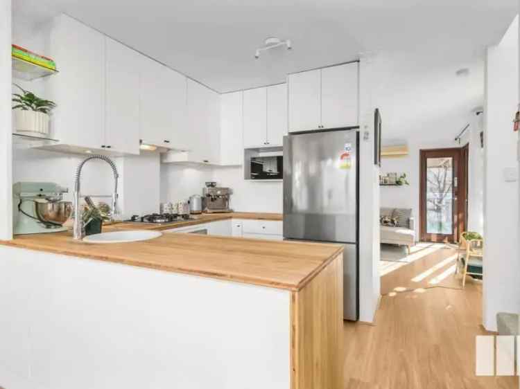 Stunning Renovated Perth Townhouse Near CBD