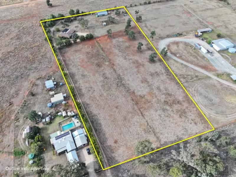 Space, Serenity and Country Living - Just Minutes from Town