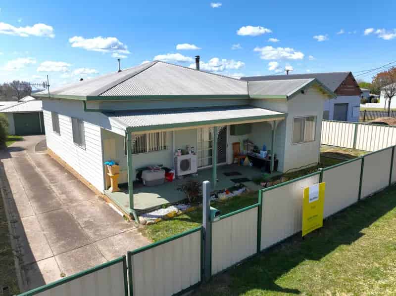Buy house in 130 Ferguson Street with spacious living and modern kitchen