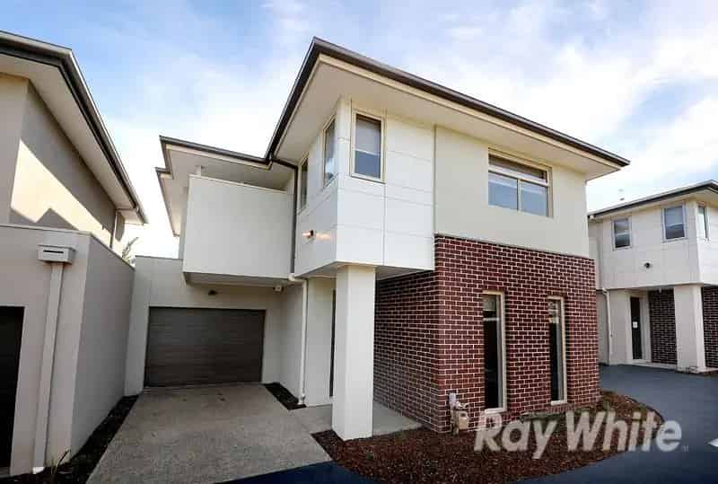 A stylish 3 bedroom townhouse close to Stud Park