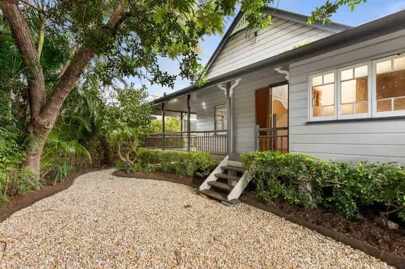 Charming 3-Bedroom in the Heart of Kangaroo Point, Bills INC
